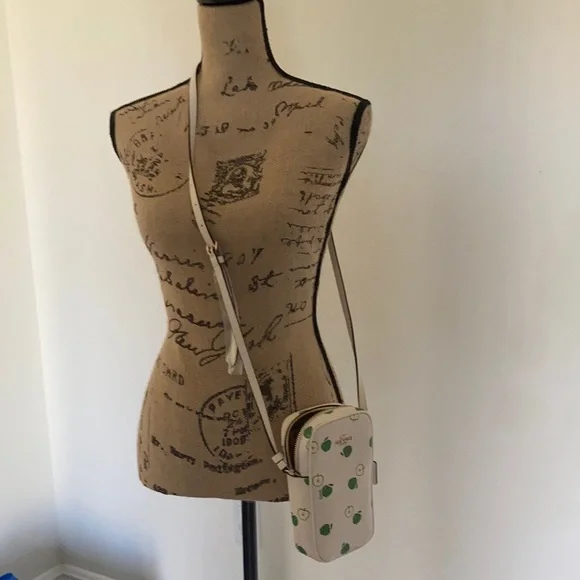 Coach Green Apples 🍏 Crossbody - Picture 2 of 5